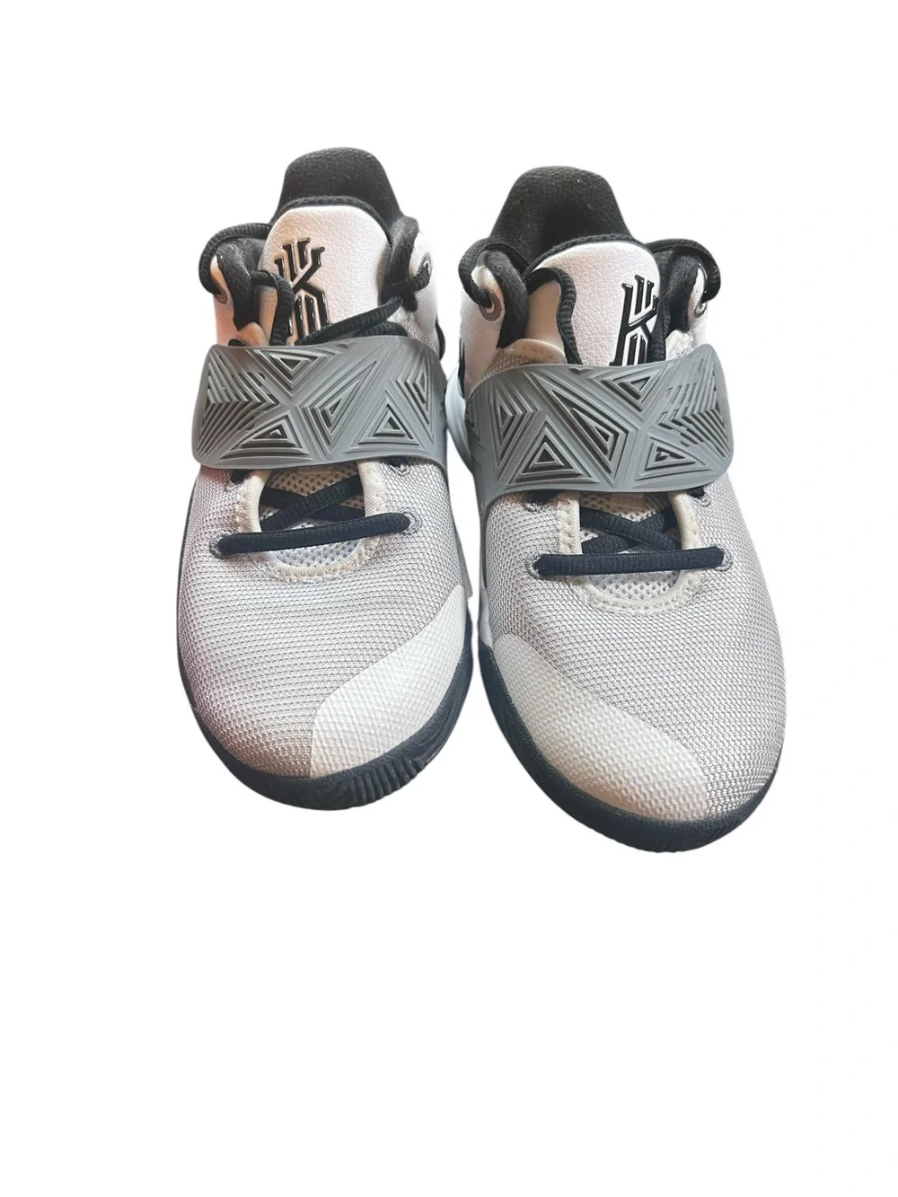 Nike Kyrie Flytrap White Black Cool-Gray‎ BQ5620-102 Youth US SZ 4.5